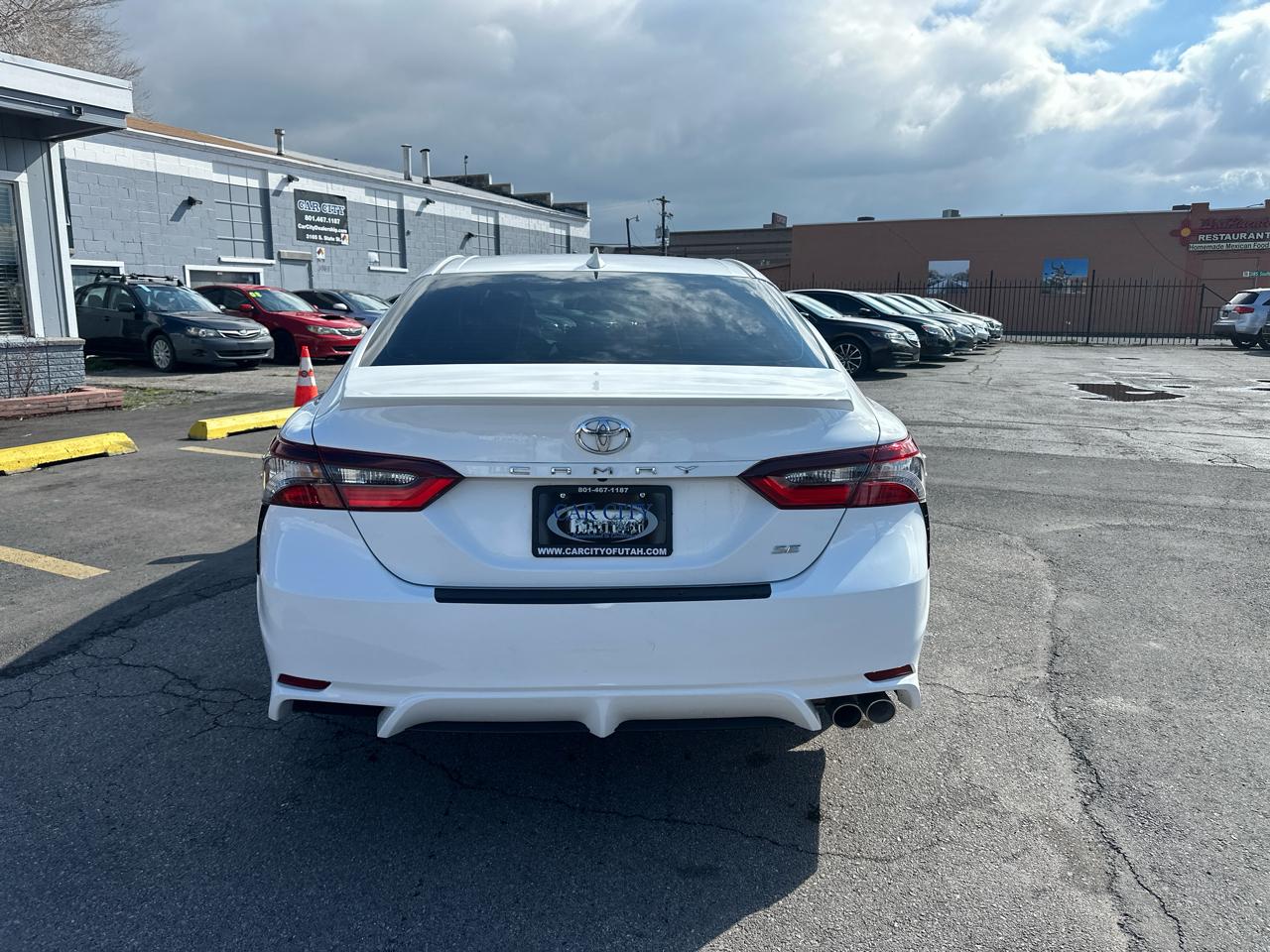 Toyota Camry Hybrid SE Nightshade CVT (Natl) 2023