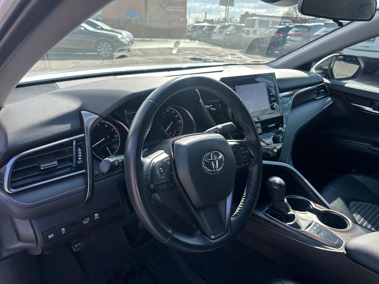 Toyota Camry Hybrid SE Nightshade CVT (Natl) 2023