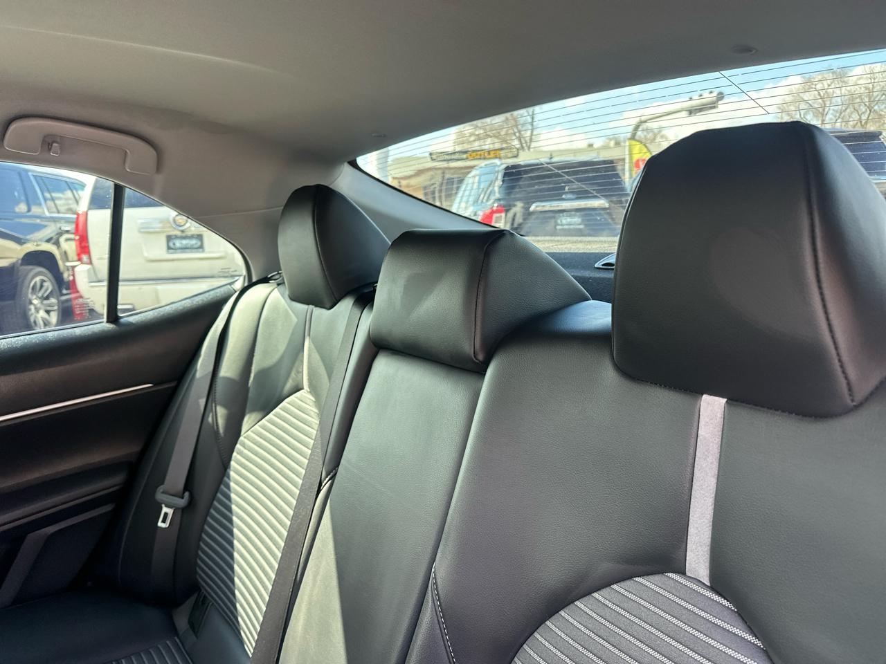 Toyota Camry Hybrid SE Nightshade CVT (Natl) 2023