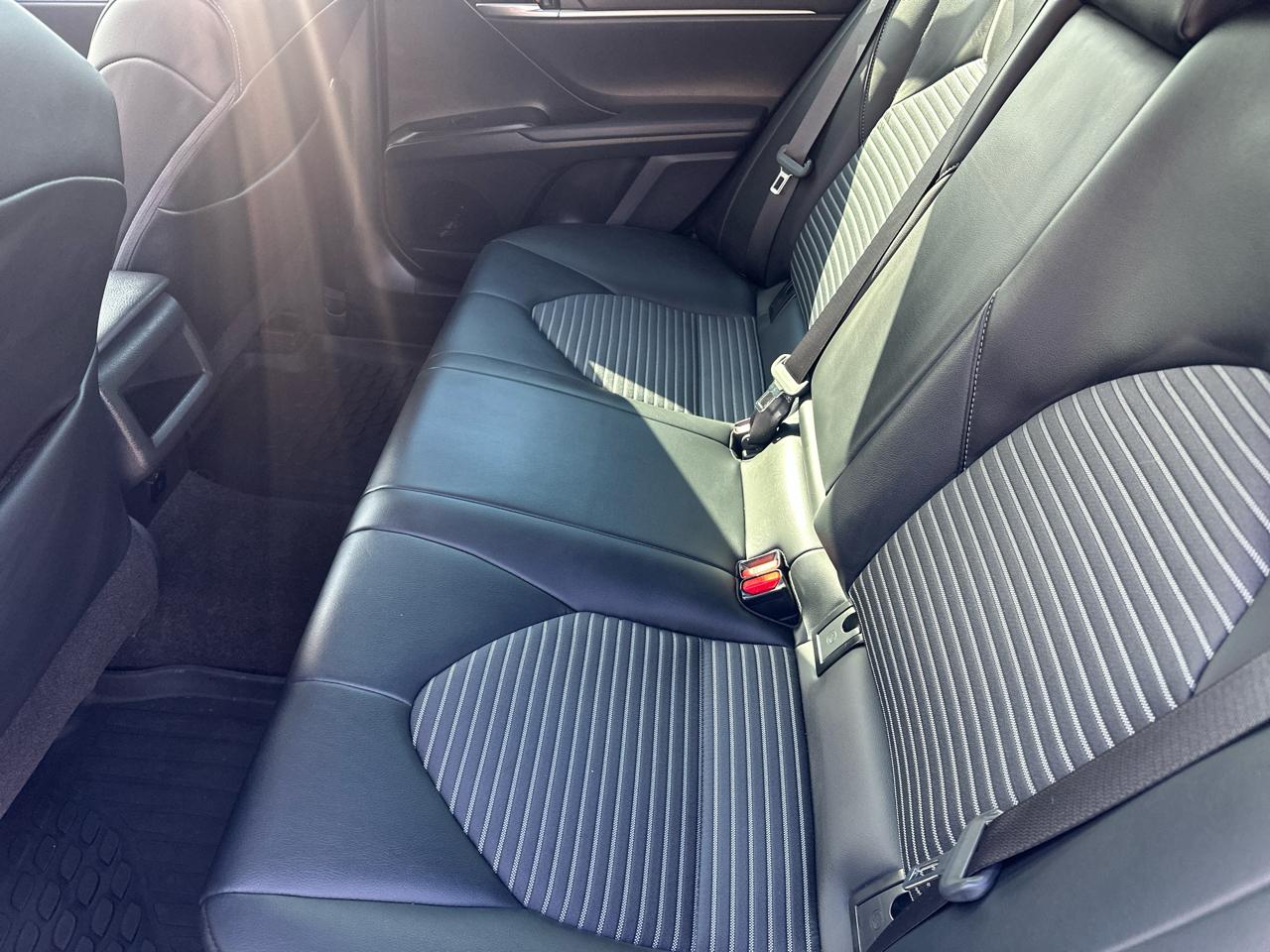 Toyota Camry Hybrid SE Nightshade CVT (Natl) 2023