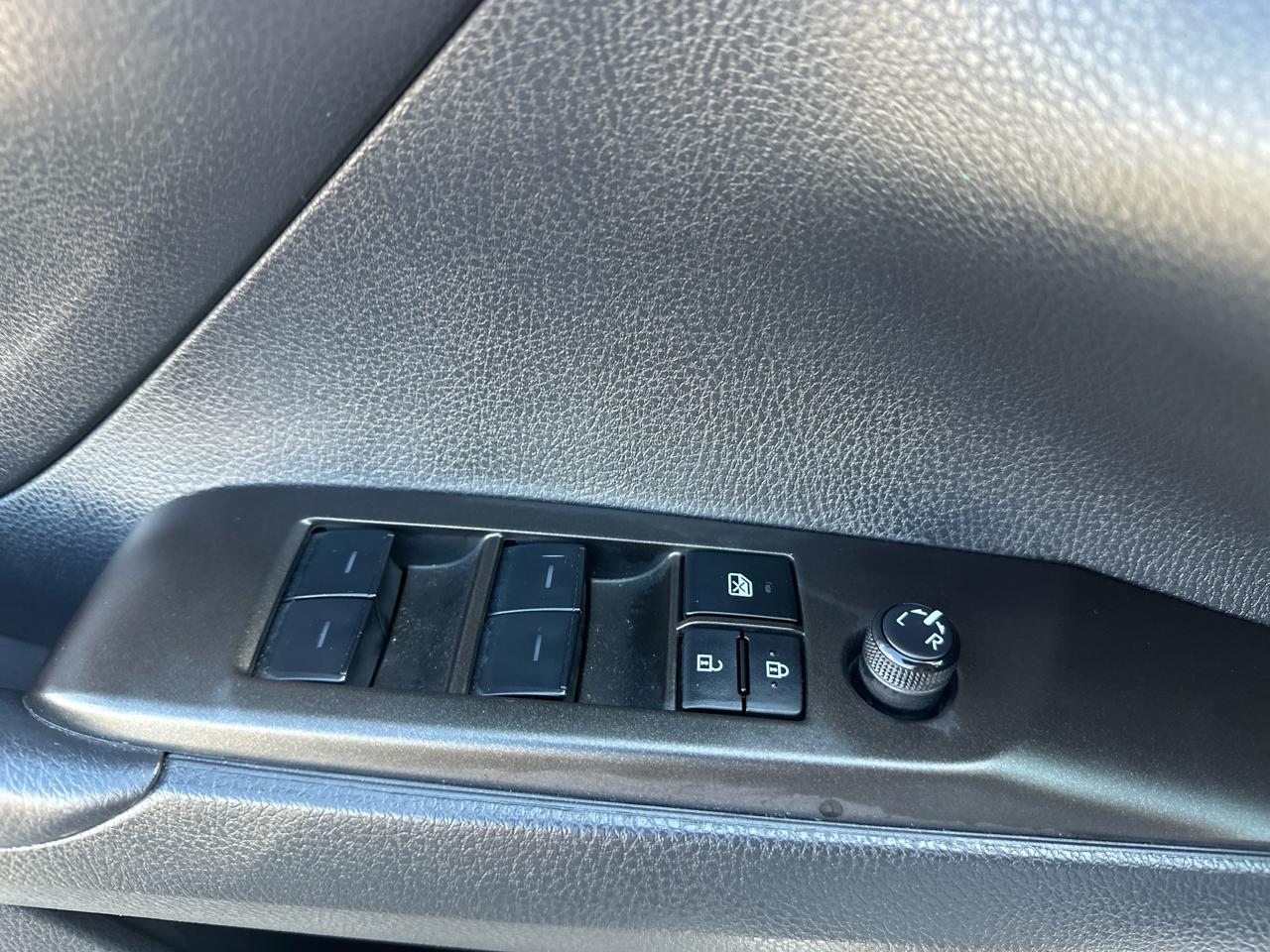 Toyota Camry Hybrid SE Nightshade CVT (Natl) 2023