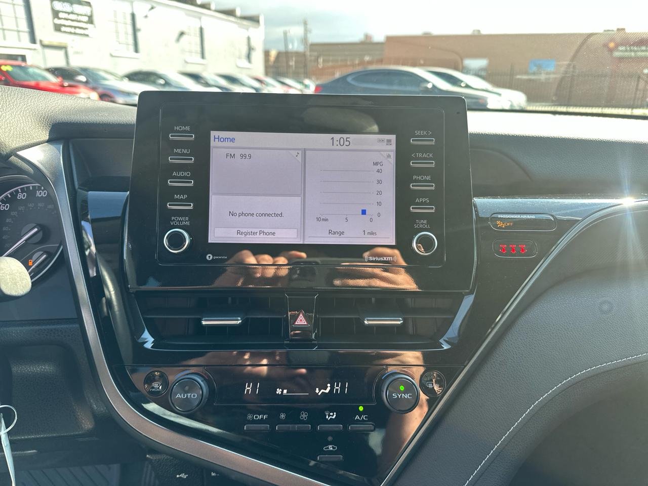 Toyota Camry Hybrid SE Nightshade CVT (Natl) 2023