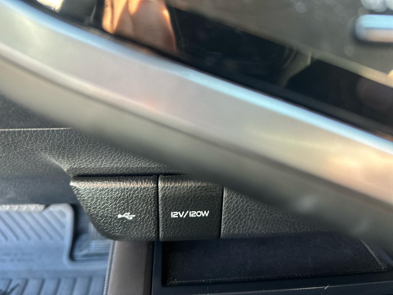 Toyota Camry Hybrid SE Nightshade CVT (Natl) 2023