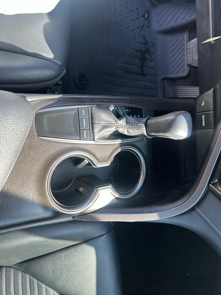 Toyota Camry Hybrid SE Nightshade CVT (Natl) 2023