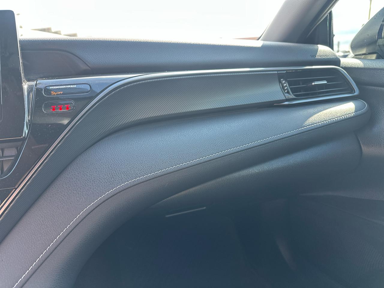 Toyota Camry Hybrid SE Nightshade CVT (Natl) 2023