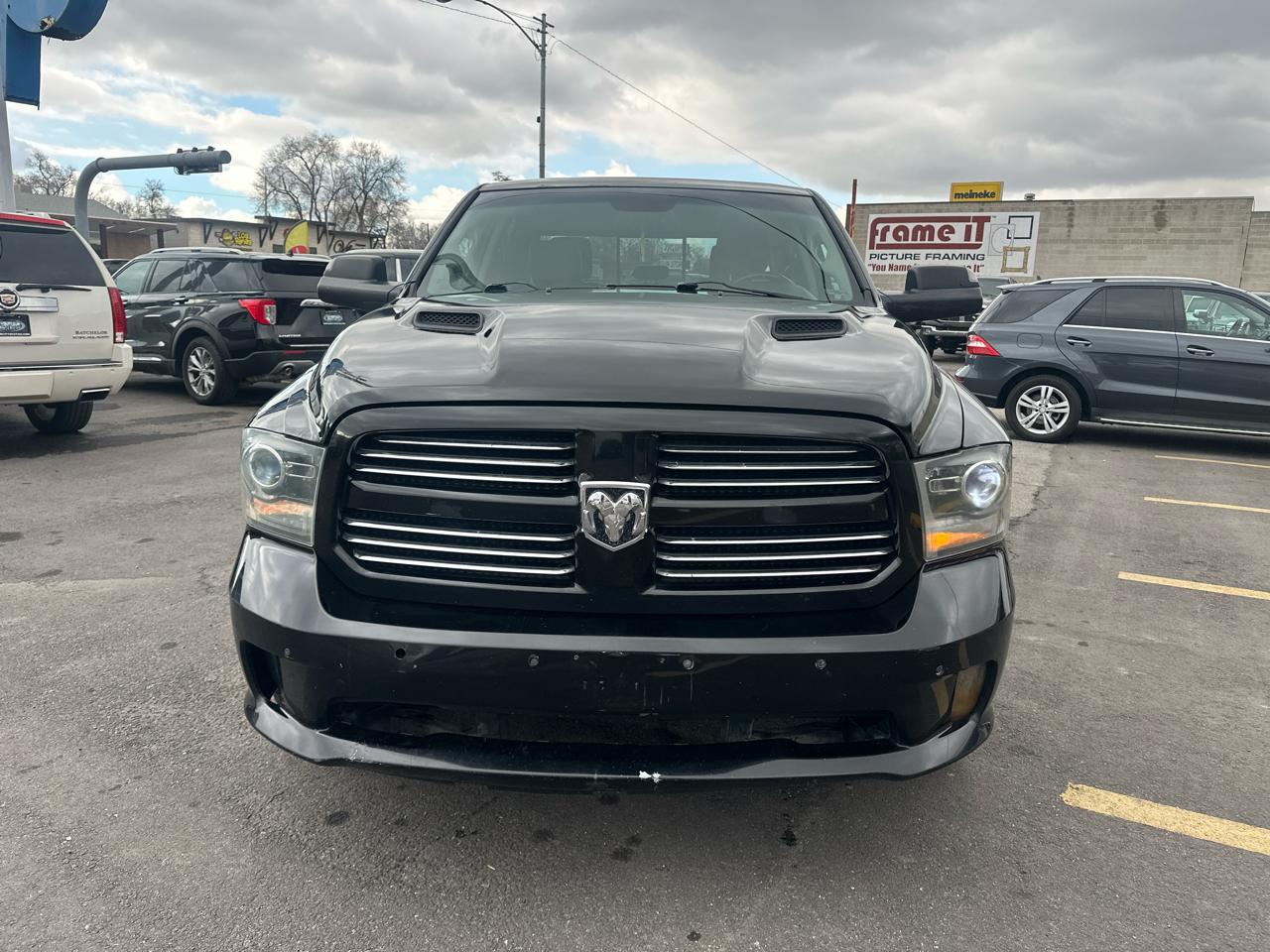 RAM 1500 4WD Crew Cab 140.5" Sport 2014
