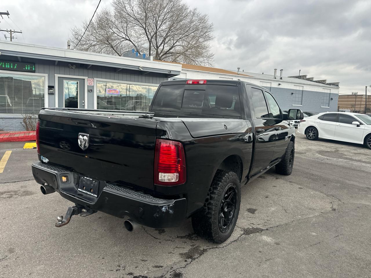 RAM 1500 4WD Crew Cab 140.5" Sport 2014