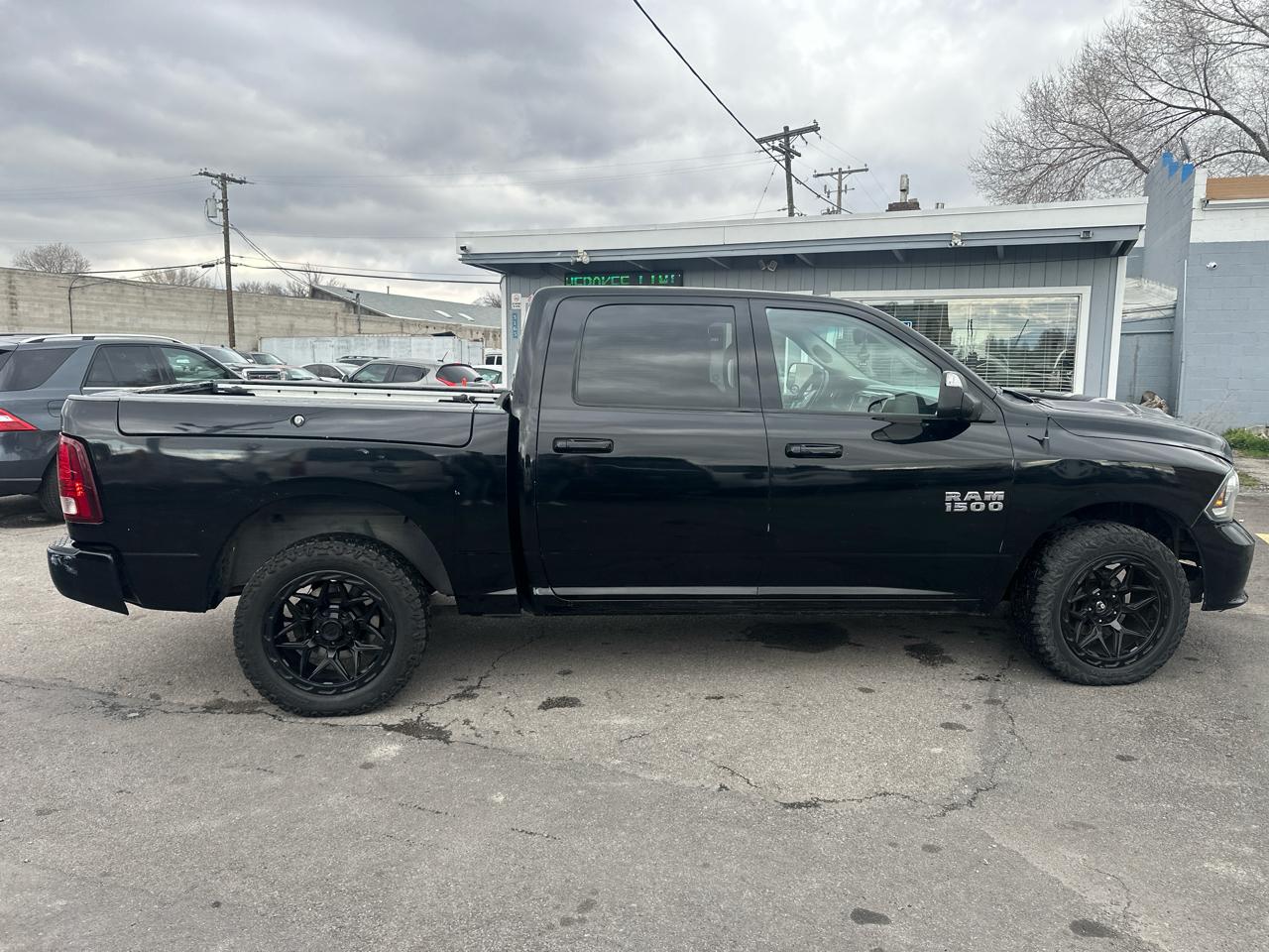 RAM 1500 4WD Crew Cab 140.5" Sport 2014