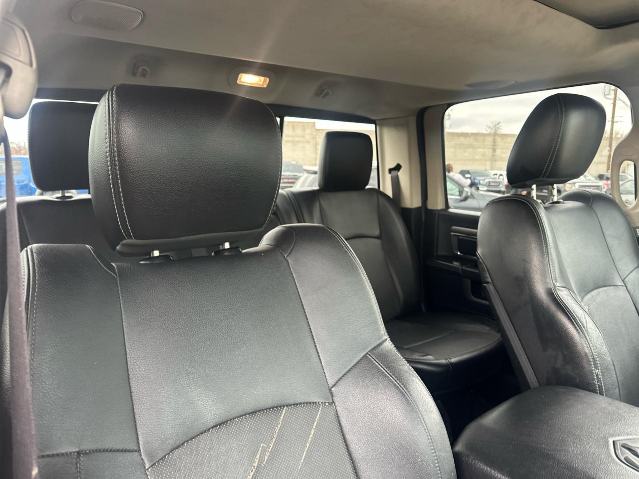 RAM 1500 4WD Crew Cab 140.5" Sport 2014