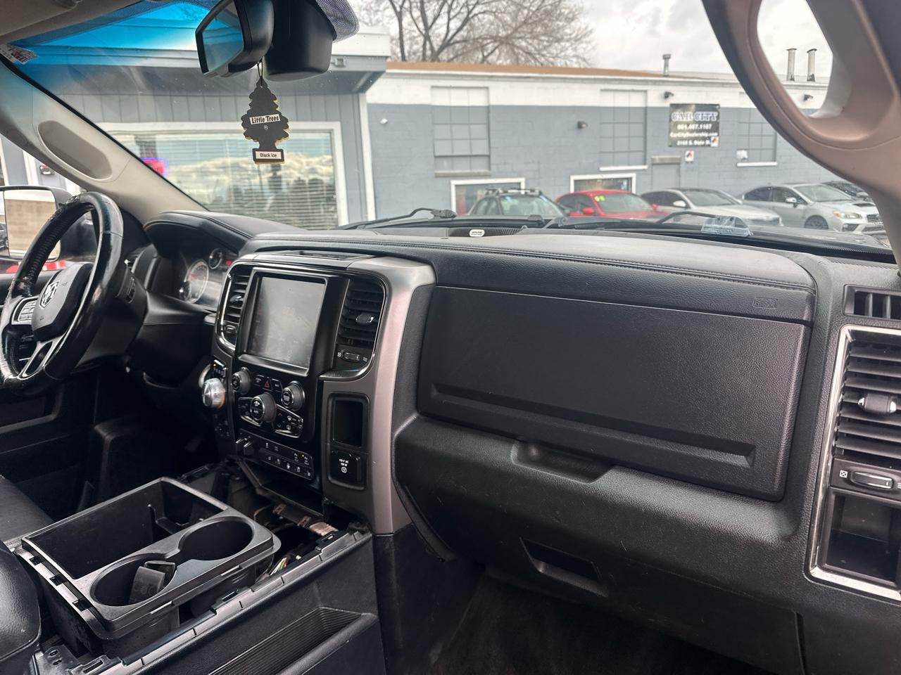 RAM 1500 4WD Crew Cab 140.5" Sport 2014