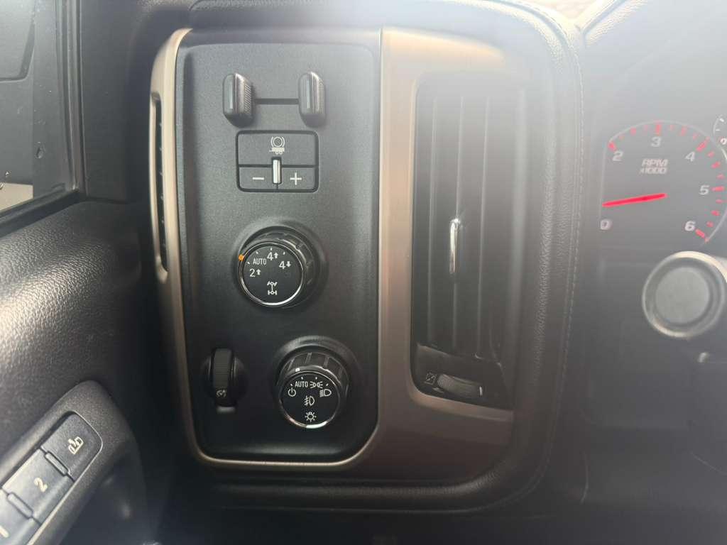 GMC Sierra 1500 4WD Crew Cab 143.5" Denali 2014