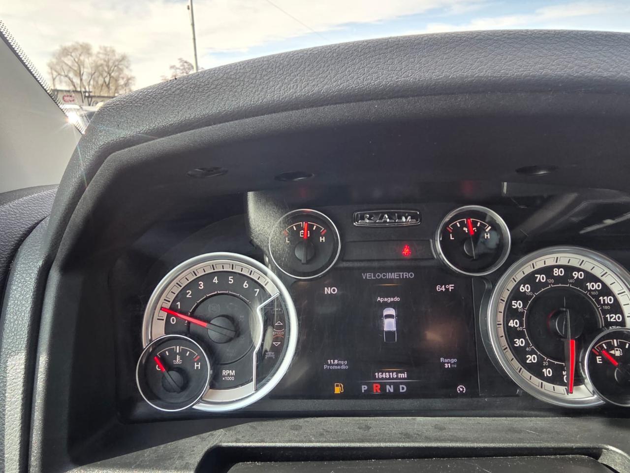 RAM 1500 4WD Crew Cab 140.5" Big Horn 2014