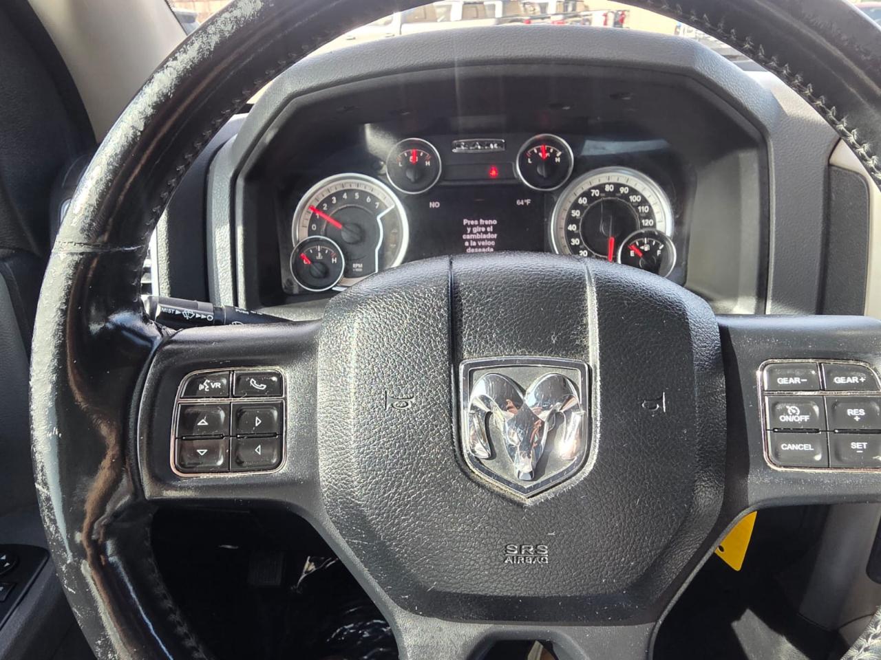 RAM 1500 4WD Crew Cab 140.5" Big Horn 2014