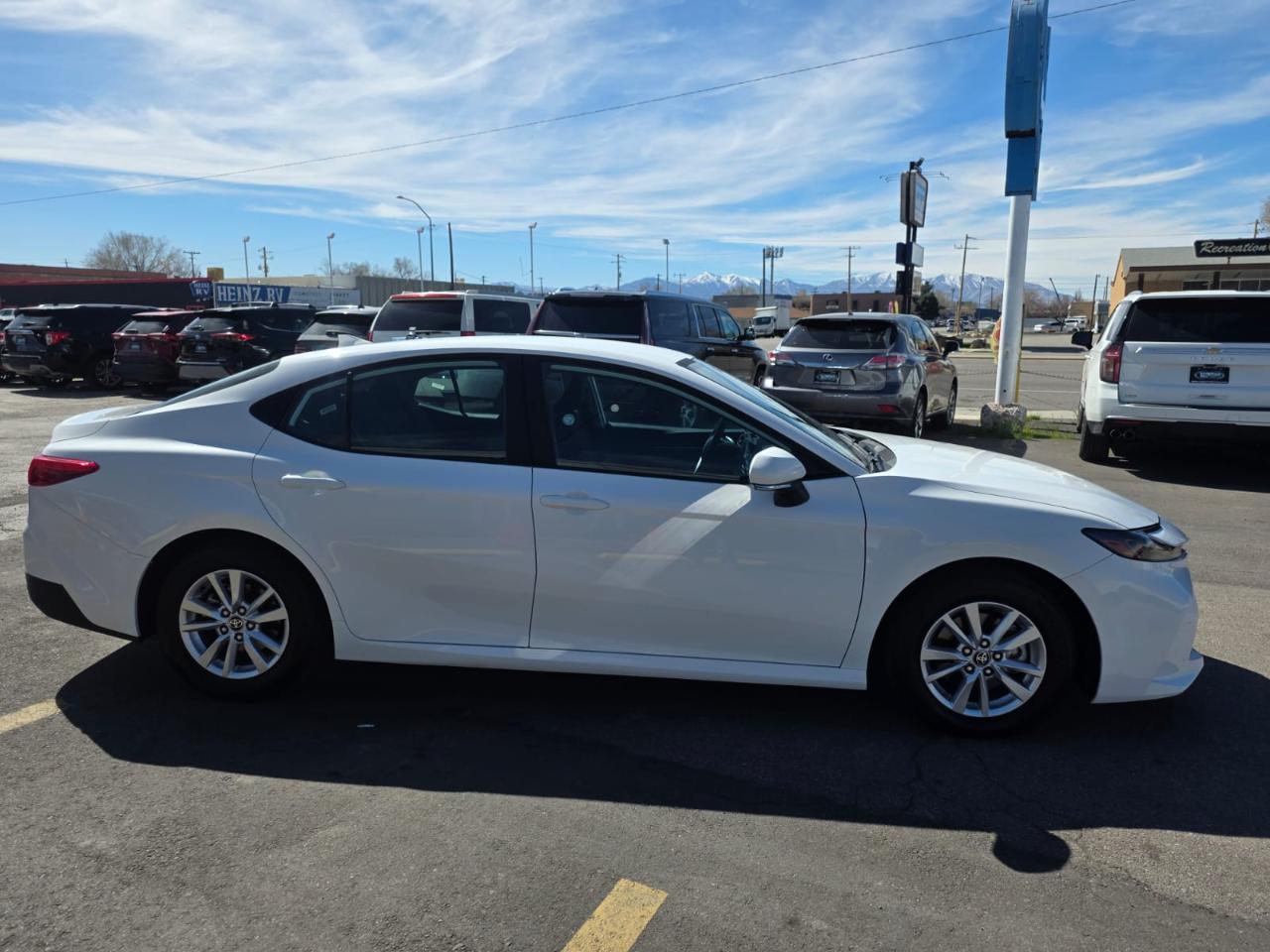 Toyota Camry XLE (Natl) 2025