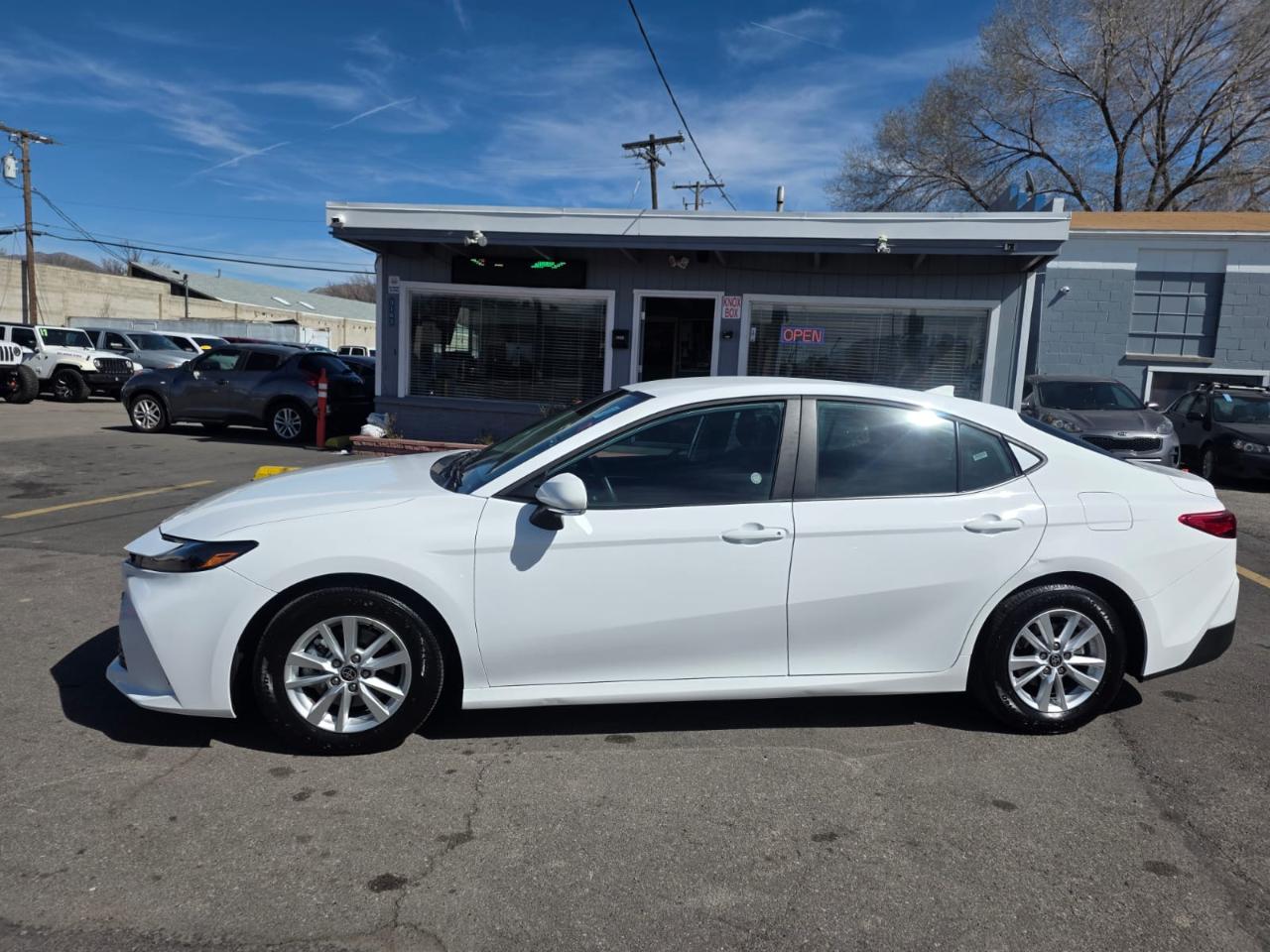 Toyota Camry XLE (Natl) 2025