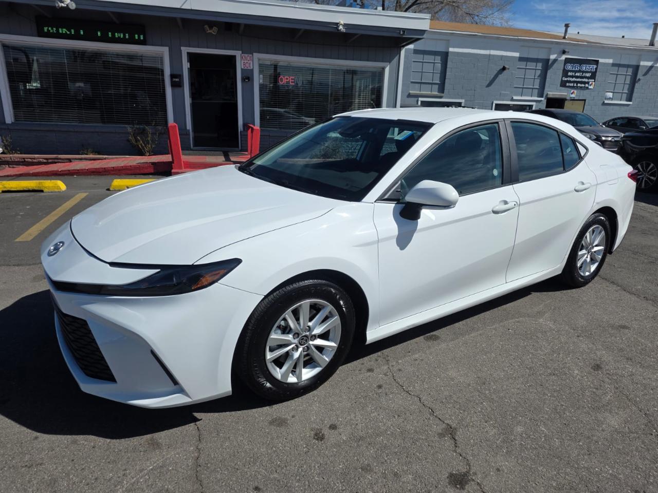 Toyota Camry XLE (Natl) 2025