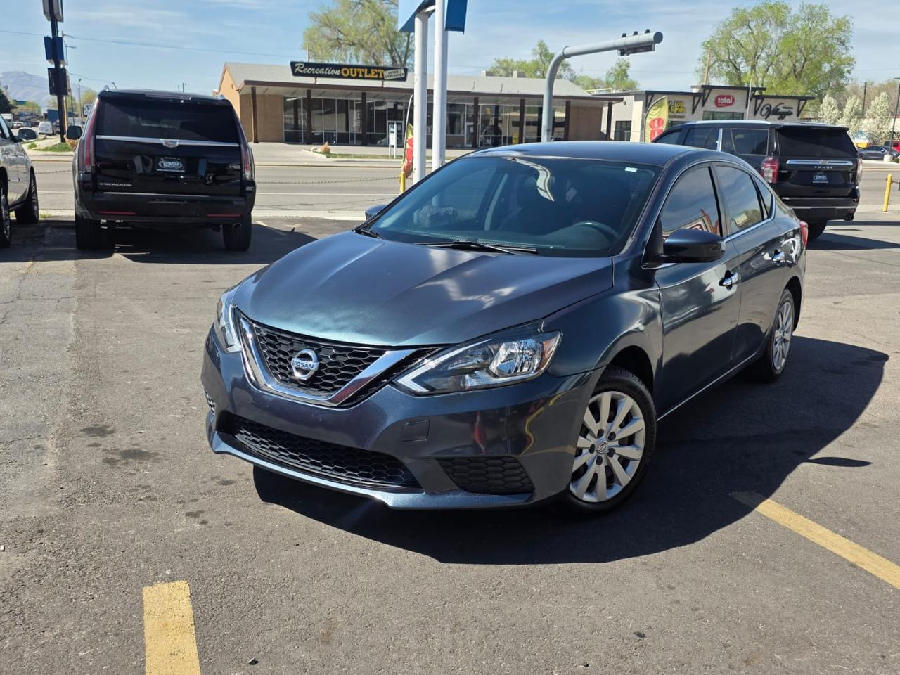 Nissan Sentra 4dr Sdn I4 CVT SV 2016