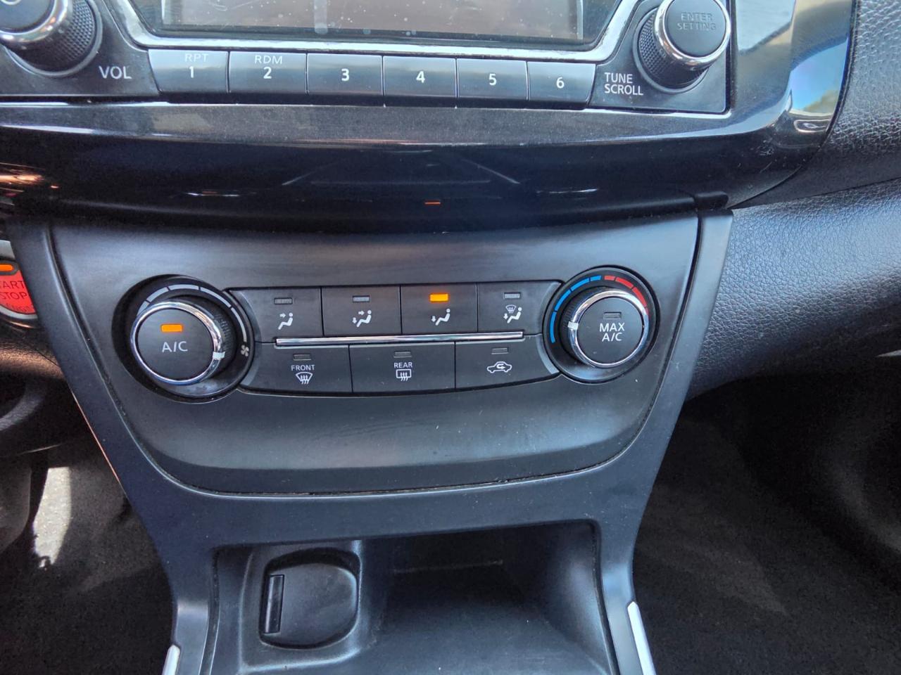 Nissan Sentra 4dr Sdn I4 CVT SV 2016