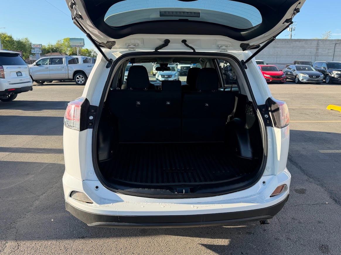 Toyota RAV4 LE AWD (Natl) 2018