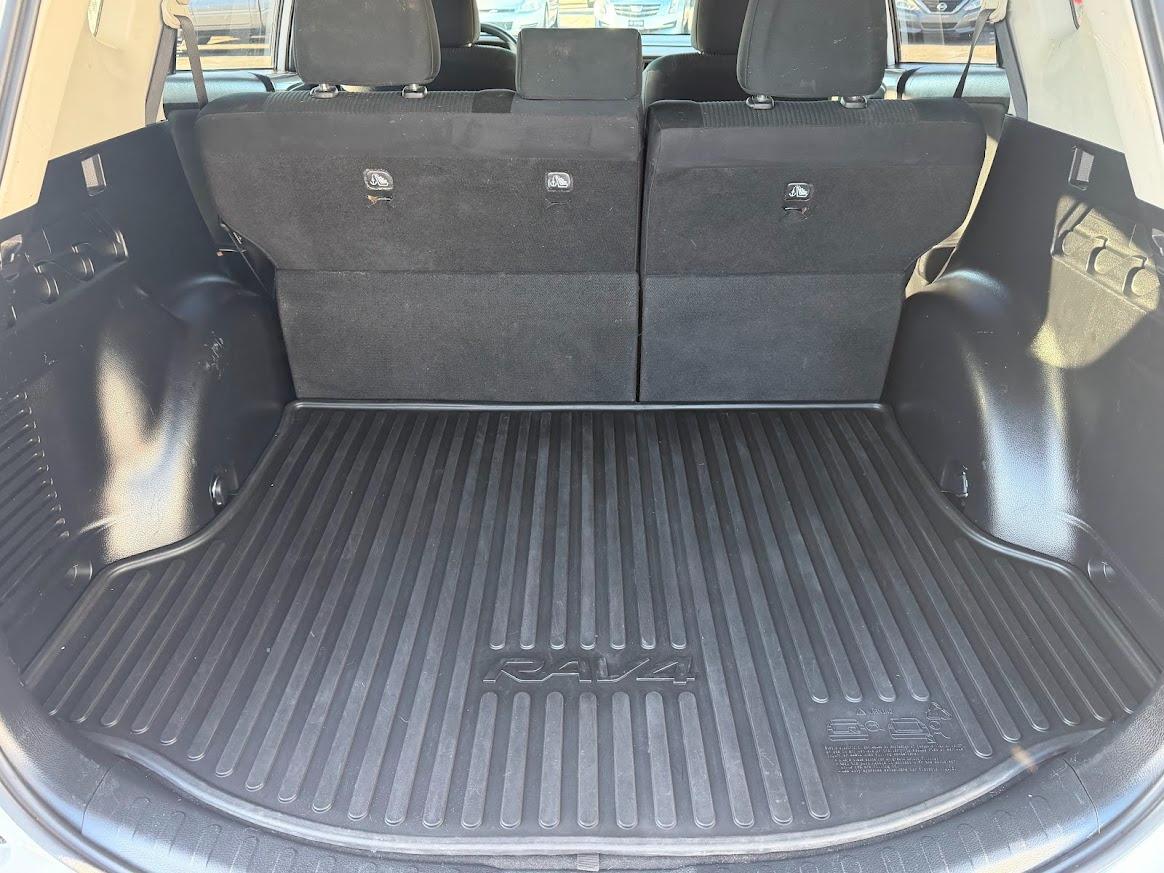 Toyota RAV4 LE AWD (Natl) 2018