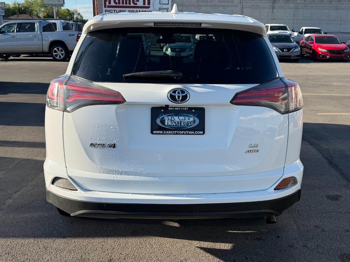 Toyota RAV4 LE AWD (Natl) 2018