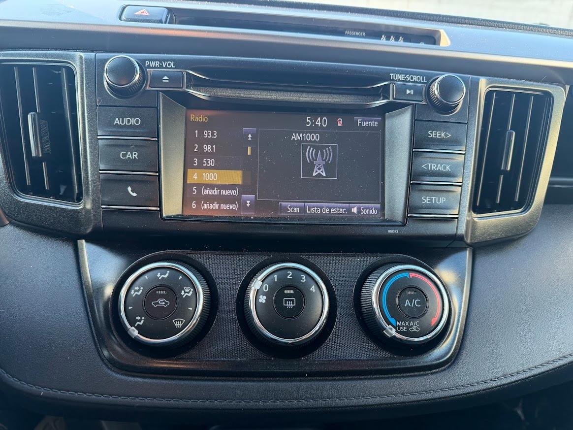 Toyota RAV4 LE AWD (Natl) 2018