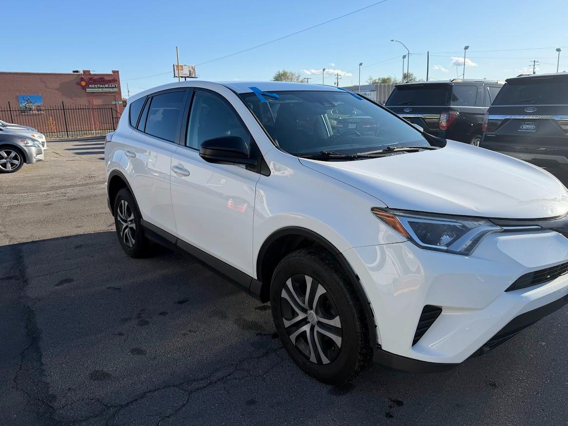 Toyota RAV4 LE AWD (Natl) 2018
