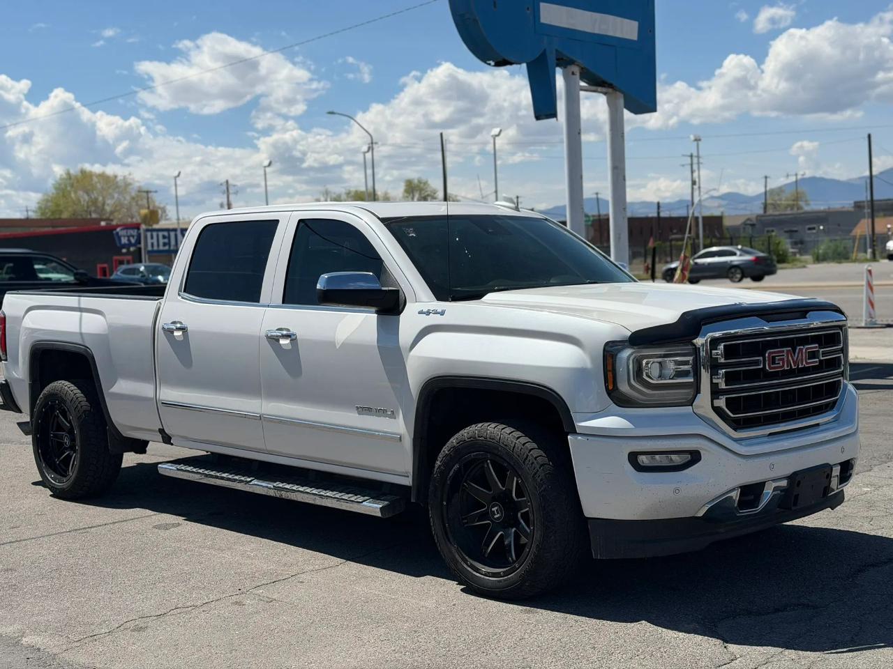 2017 GMC Sierra 1500 4WD Crew Cab 153.0" Denali