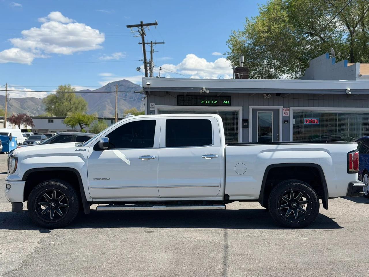 GMC Sierra 1500 4WD Crew Cab 153.0" Denali 2017