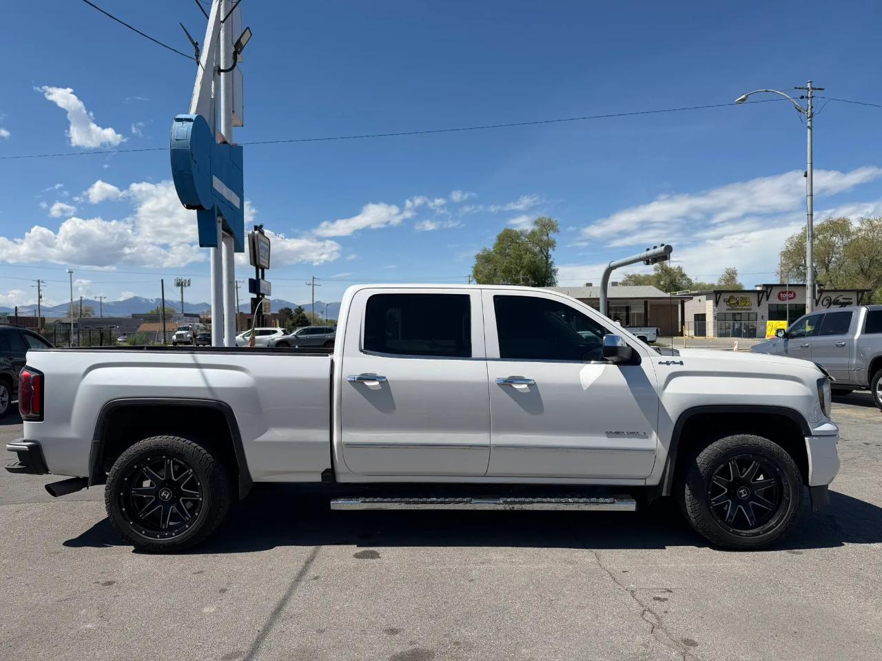GMC Sierra 1500 4WD Crew Cab 153.0" Denali 2017