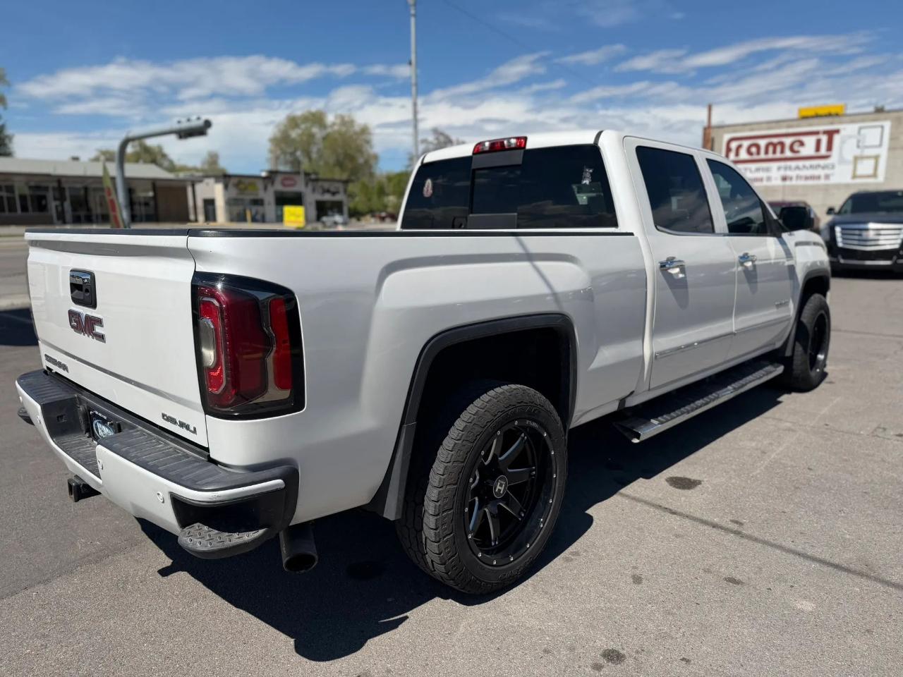 GMC Sierra 1500 4WD Crew Cab 153.0" Denali 2017