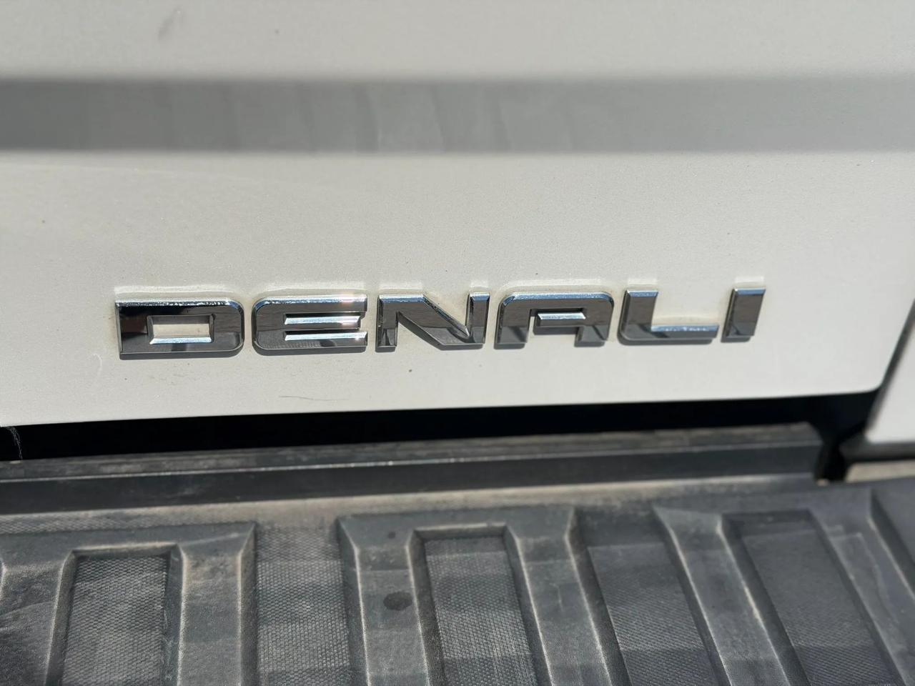 GMC Sierra 1500 4WD Crew Cab 153.0" Denali 2017