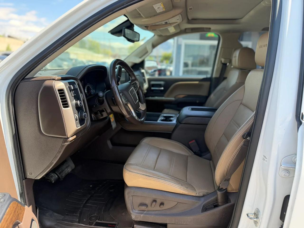 GMC Sierra 1500 4WD Crew Cab 153.0" Denali 2017