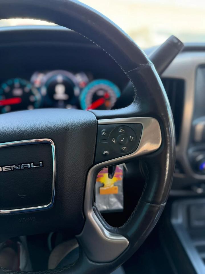 GMC Sierra 1500 4WD Crew Cab 153.0" Denali 2017