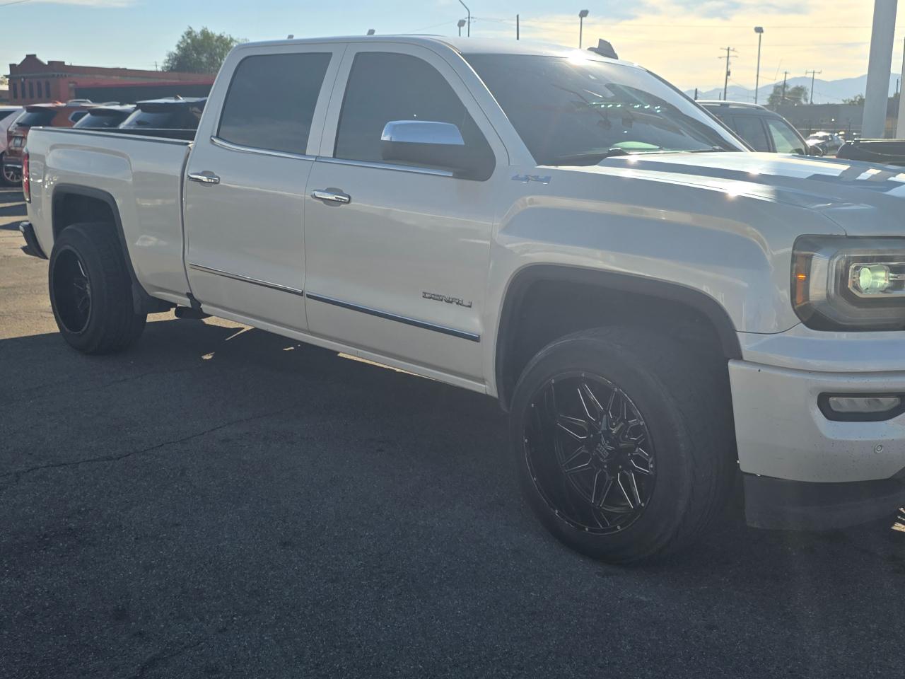 GMC Sierra 1500 4WD Crew Cab 153.0" Denali 2017