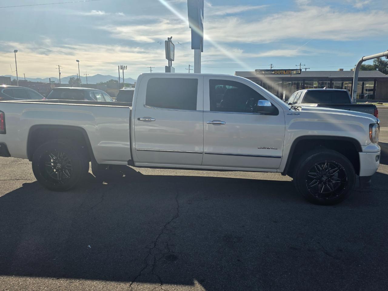 GMC Sierra 1500 4WD Crew Cab 153.0" Denali 2017