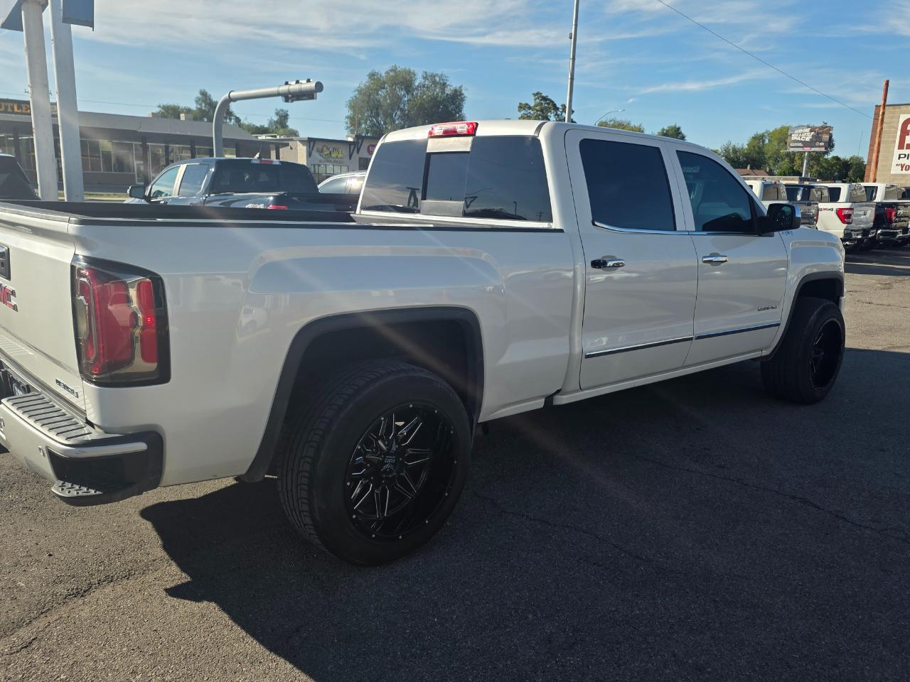 GMC Sierra 1500 4WD Crew Cab 153.0" Denali 2017