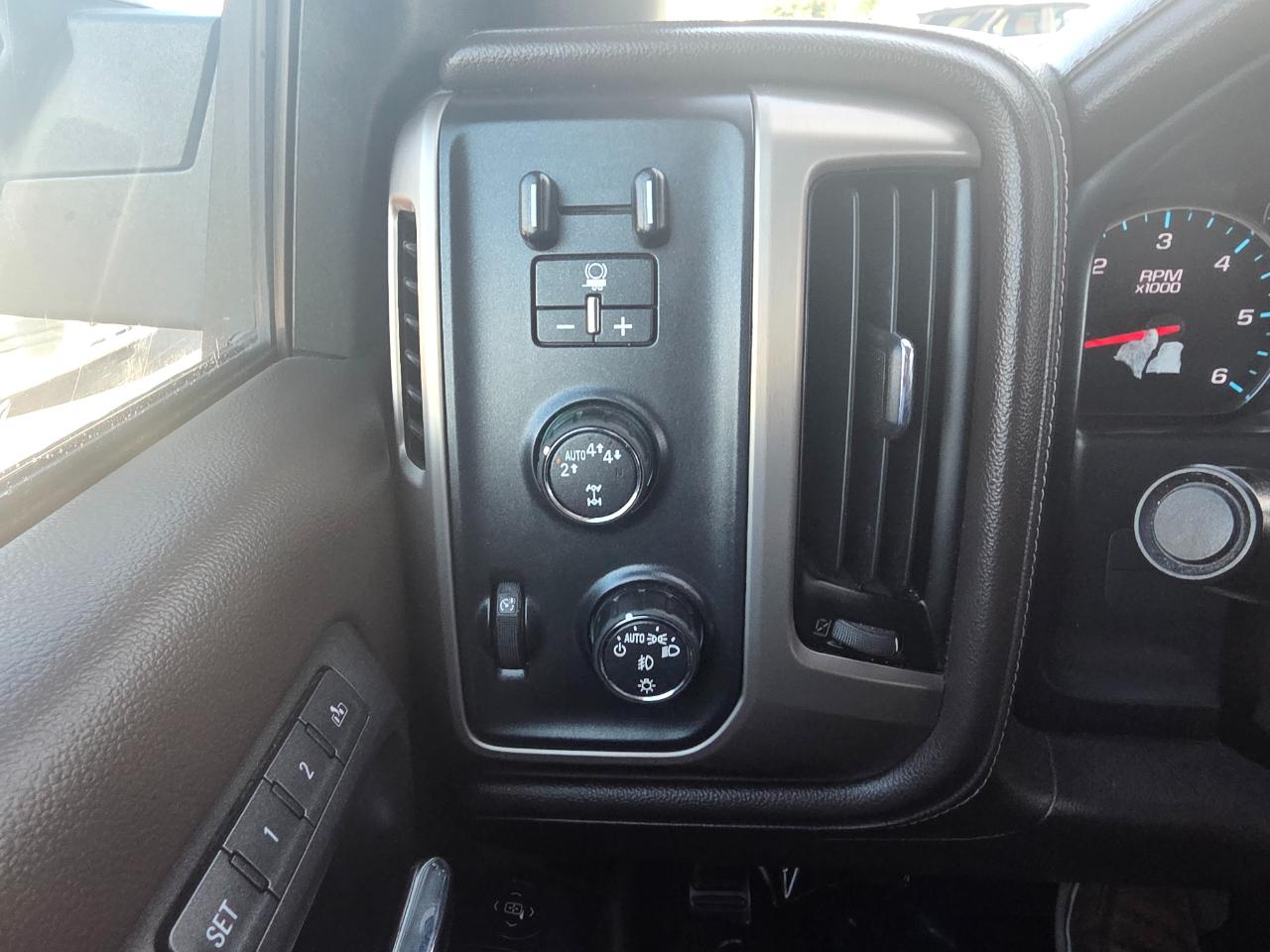 GMC Sierra 1500 4WD Crew Cab 153.0" Denali 2017