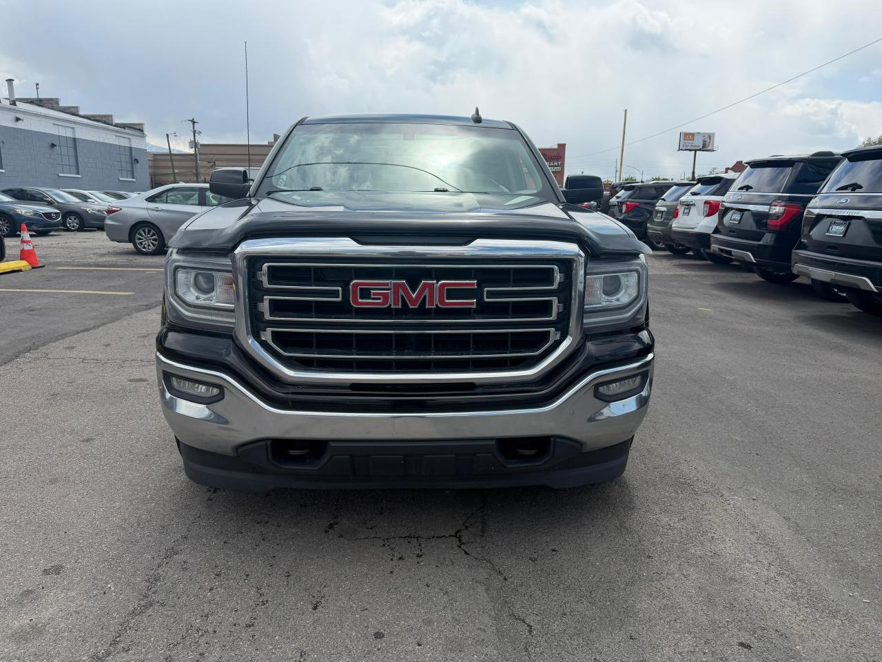 GMC Sierra 1500 4WD Crew Cab 143.5" SLE 2017