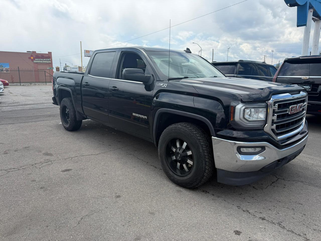 GMC Sierra 1500 4WD Crew Cab 143.5" SLE 2017