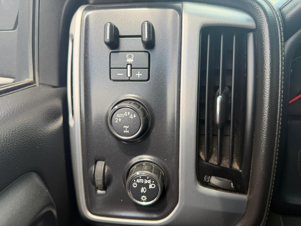 GMC Sierra 1500 4WD Crew Cab 143.5" SLE 2017