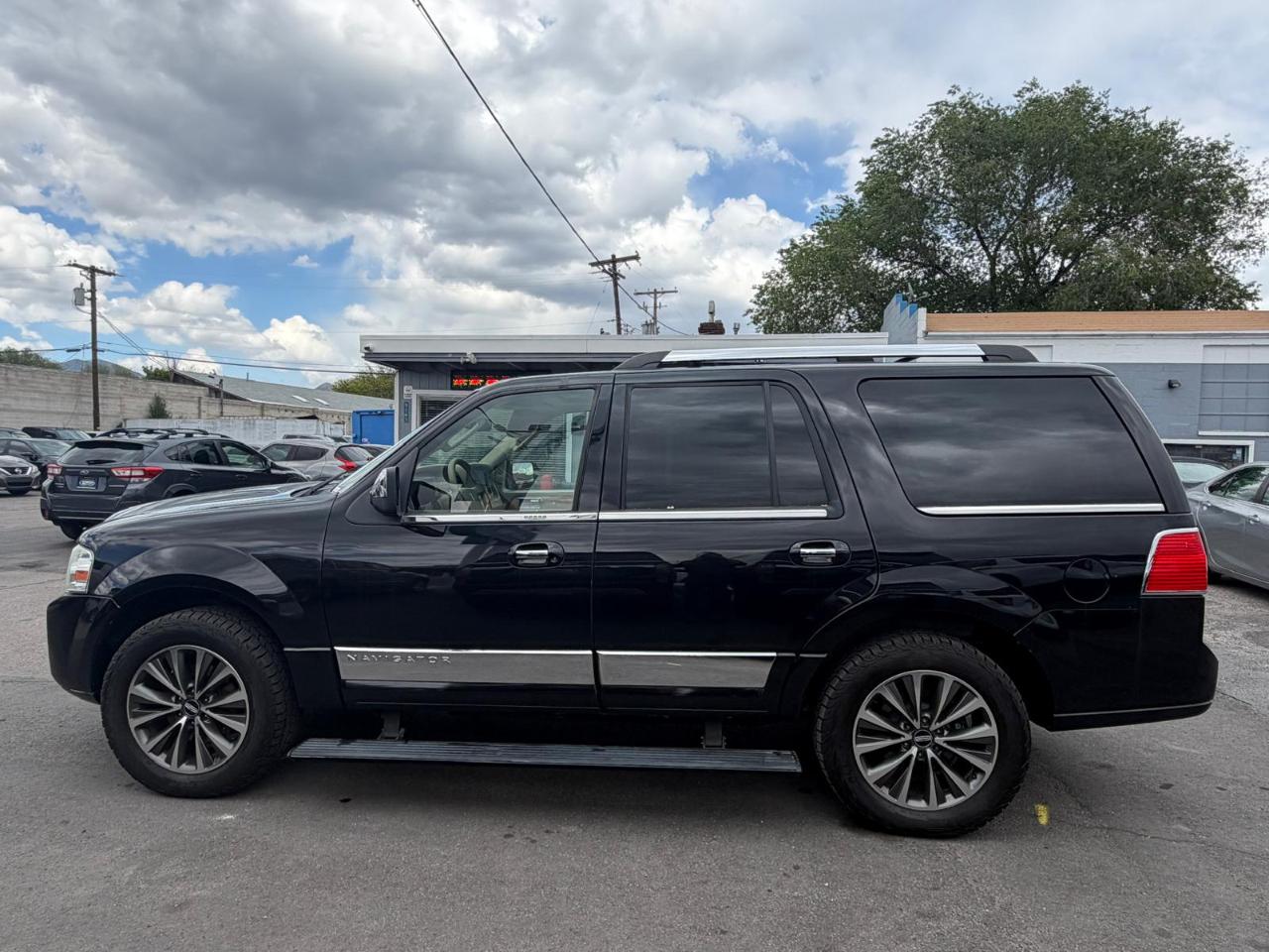 Lincoln Navigator 4WD 4dr 2010