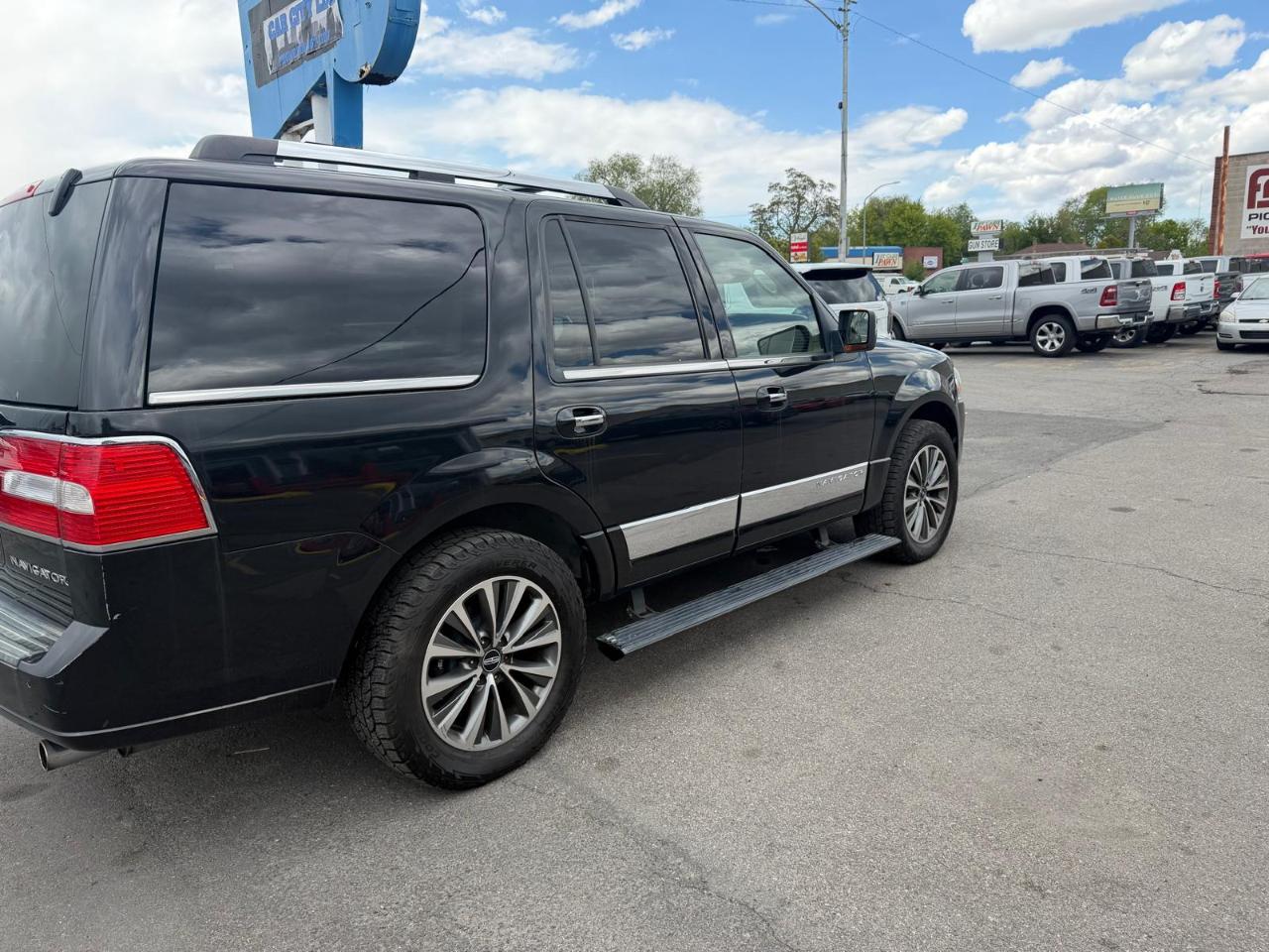 Lincoln Navigator 4WD 4dr 2010