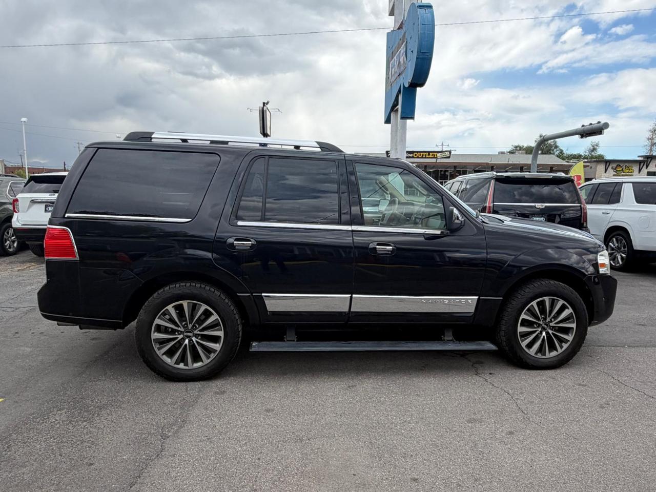 Lincoln Navigator 4WD 4dr 2010