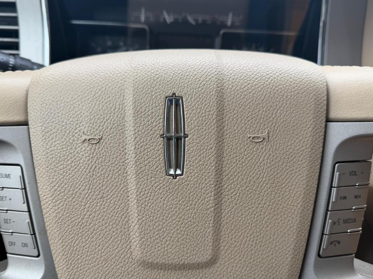 Lincoln Navigator 4WD 4dr 2010