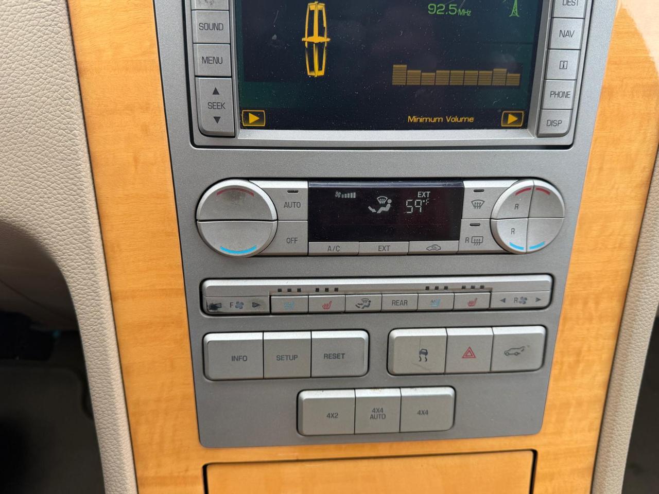 Lincoln Navigator 4WD 4dr 2010