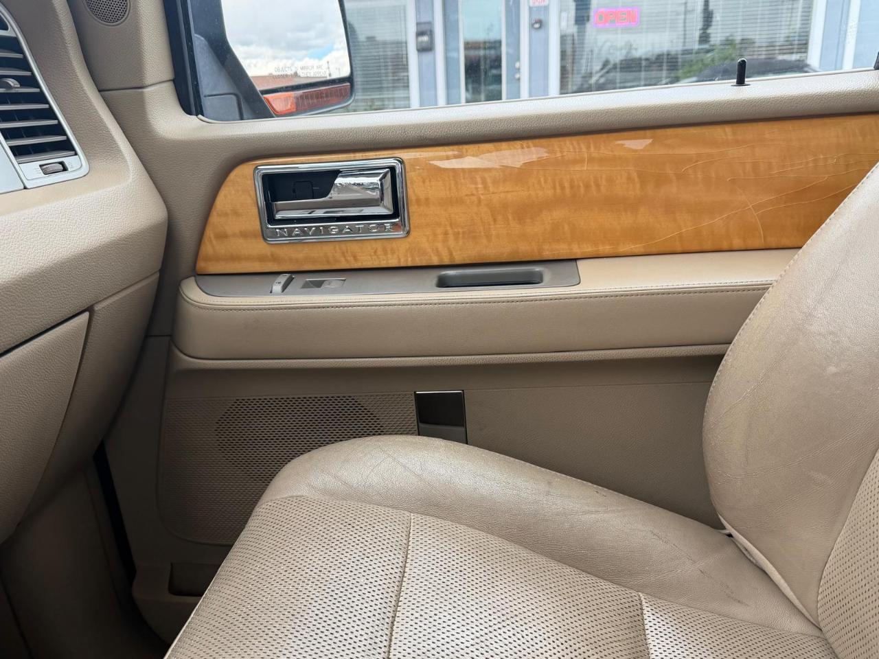 Lincoln Navigator 4WD 4dr 2010