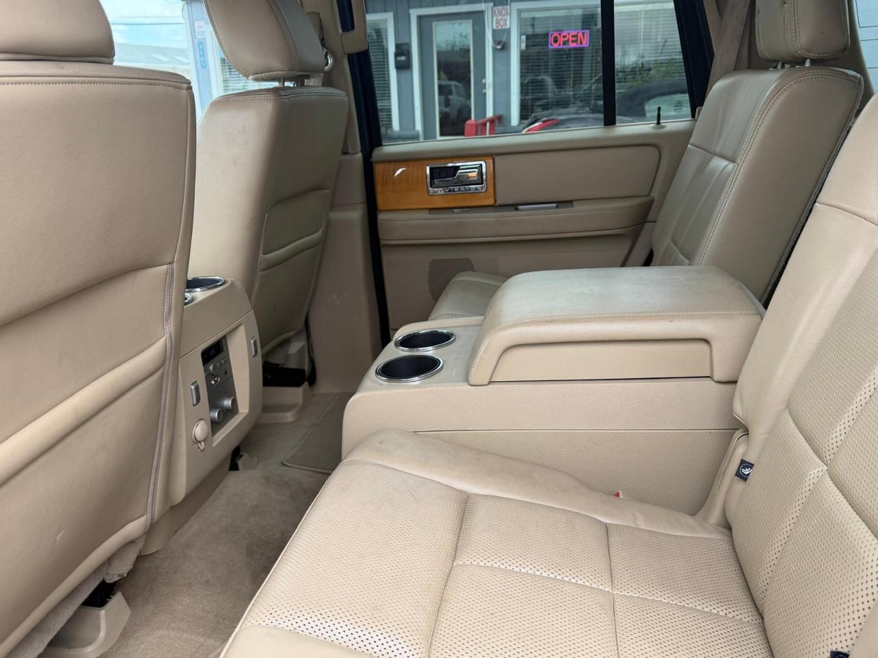 Lincoln Navigator 4WD 4dr 2010