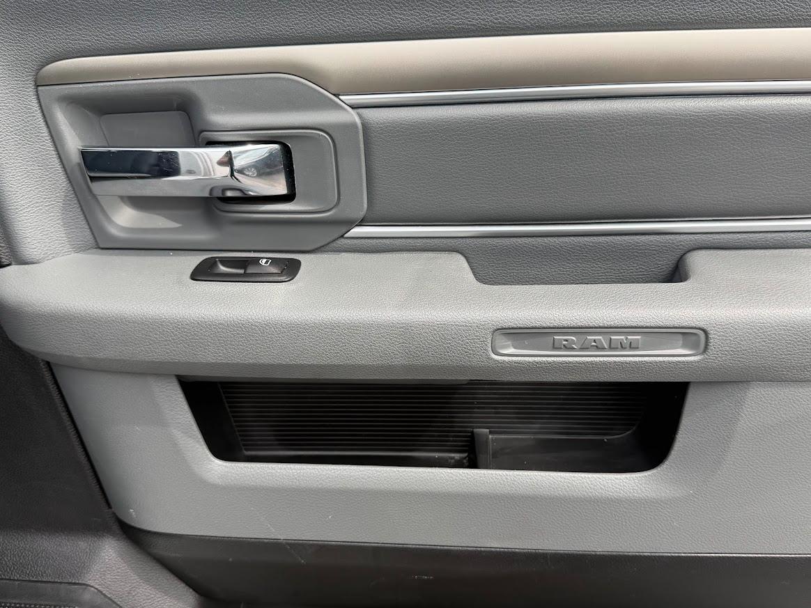 RAM 1500 4WD Crew Cab 149" Outdoorsman 2014