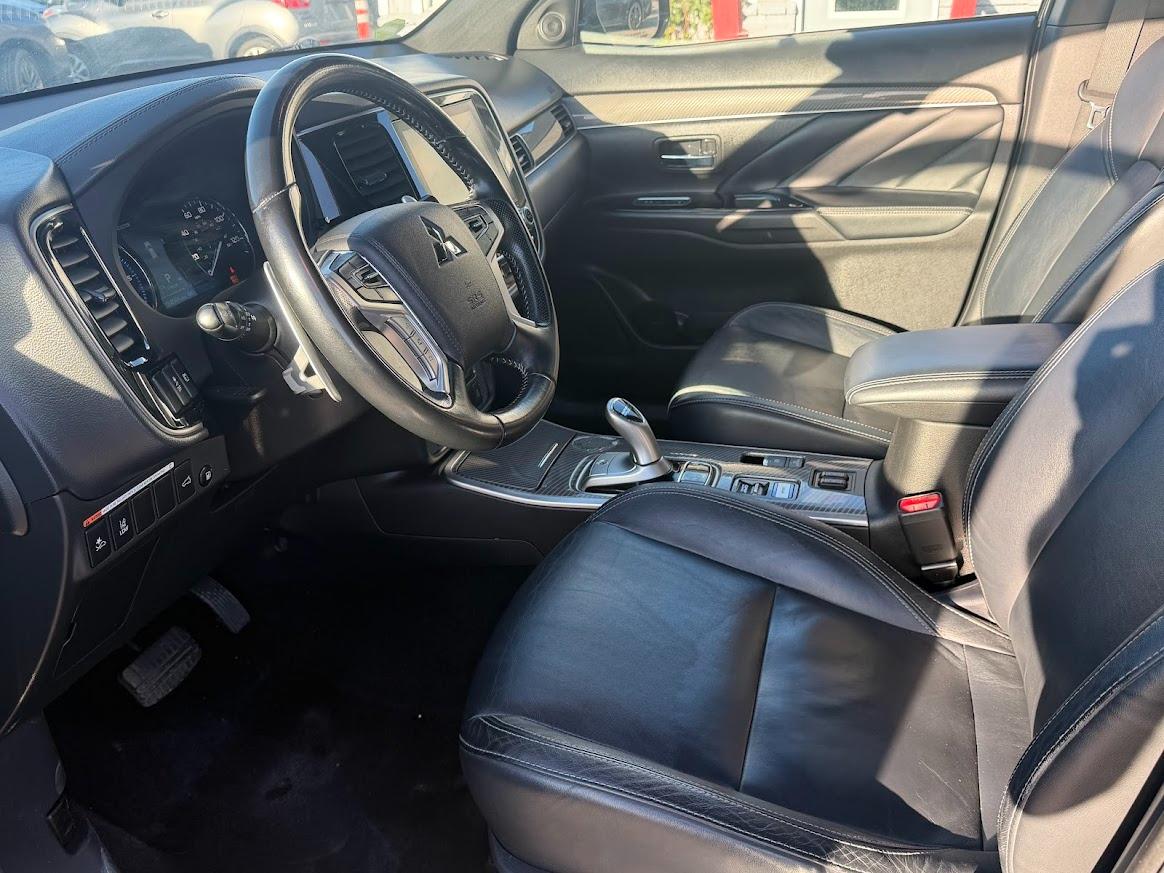 Mitsubishi Outlander PHEV SEL S-AWC 2022